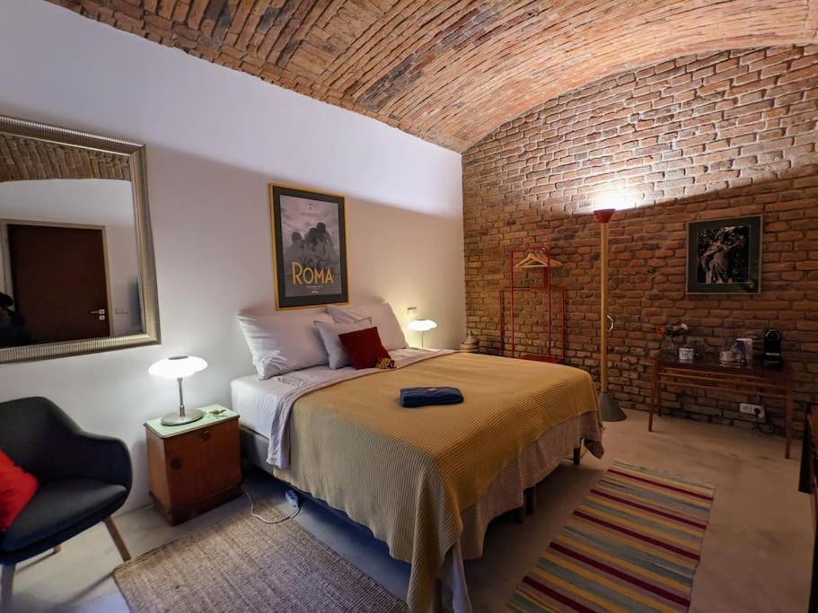 Romantic And Atypical In Prague's Montmartre Praga