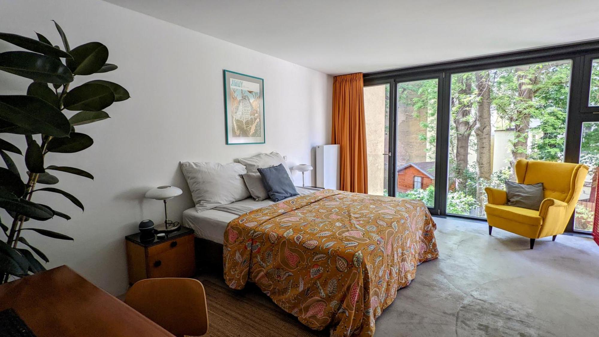 Romantic And Atypical In Prague's Montmartre Apartament