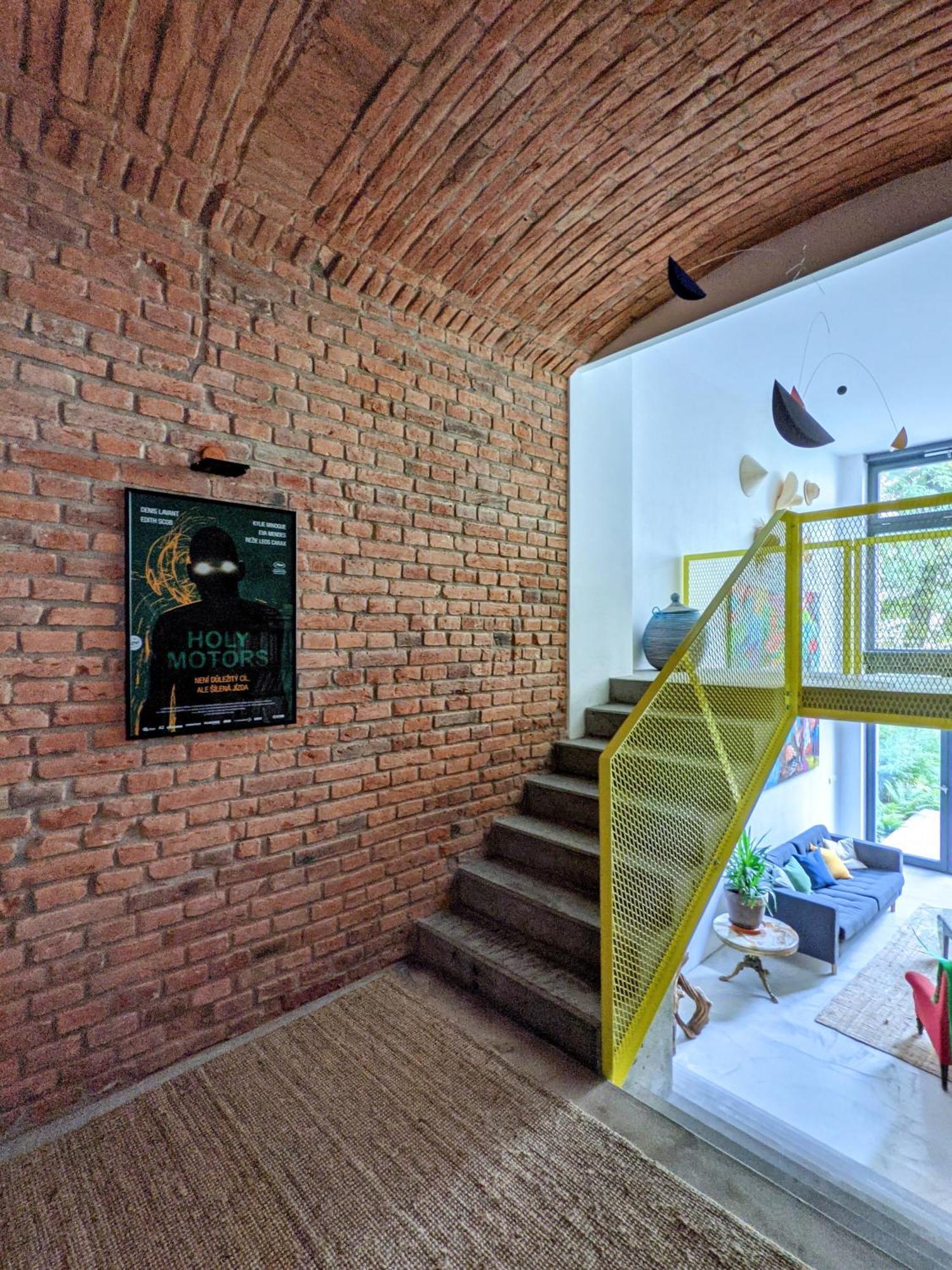 Romantic And Atypical In Prague's Montmartre Apartament Praga