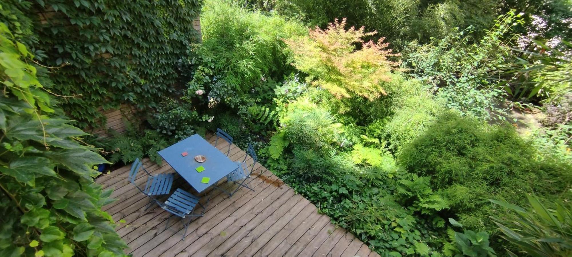 Romantic And Atypical In Prague's Montmartre Apartament